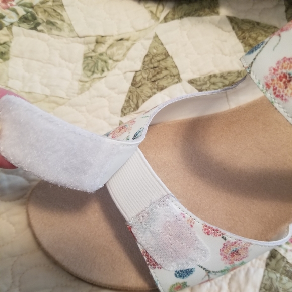 💐 Easy Spirit Floral Sandals - Picture 3 of 14